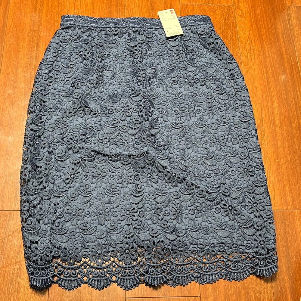 NWT Uniqlo blue Lace skirt L